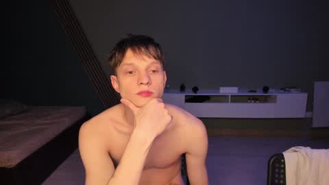 Snapshot of romeo_mercy chatting on December 18, 2024, 2:53 am Romeo online show from December 18, 2024, 2:53 am