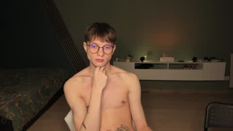 Snapshot of romeo_mercy chatting on December 20, 2024, 1:36 am Romeo online show from December 20, 2024, 1:36 am