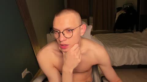 Snapshot of romeo_mercy chatting on January 19, 2025, 10:39 pm Romeo online show from January 19, 2025, 10:39 pm