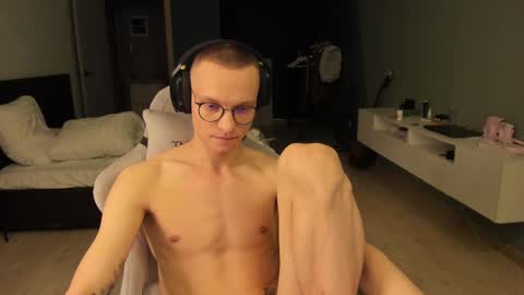 Snapshot of romeo_mercy chatting on February 10, 2025, 5:41 pm Romeo online show from February 10, 2025, 5:41 pm