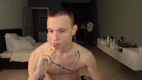 Snapshot of romeo_mercy chatting on February 28, 2025, 1:15 am Romeo online show from February 28, 2025, 1:15 am