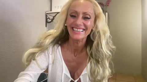 romeodiamond online show from December 4, 2025, 2:43 am