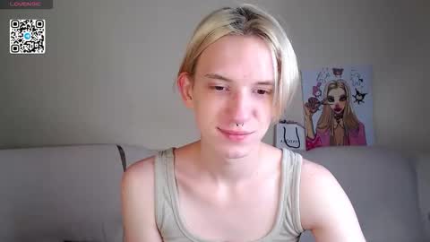 Snapshot of ron_vilss chatting on October 1, 2025, 7:03 am Ron online show from October 1, 2025, 7:03 am