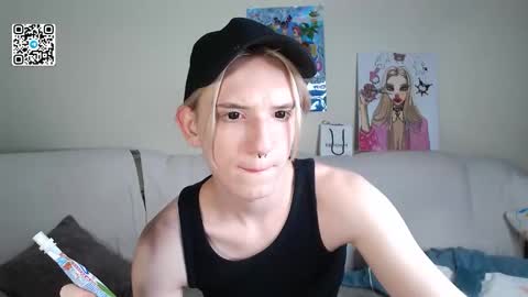 Snapshot of ron_vilss chatting on October 5, 2025, 7:07 am Ron online show from October 5, 2025, 7:07 am