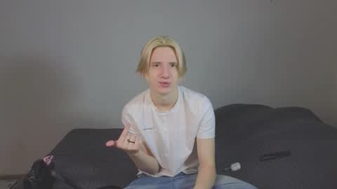 Snapshot of ron_vilss chatting on February 4, 2026, 7:47 am Ron online show from February 4, 2026, 7:47 am