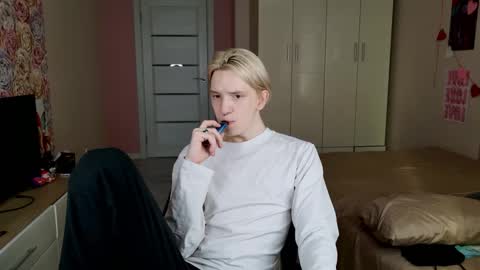 Snapshot of ron_vilss chatting on February 19, 2026, 7:37 am Ron online show from February 19, 2026, 7:37 am