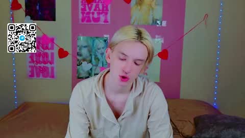 Snapshot of ron_vilss chatting on February 24, 2026, 4:32 am Ron online show from February 24, 2026, 4:32 am