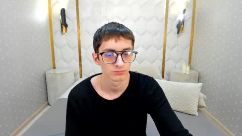 Snapshot of ronbevs chatting on June 11, 2026, 8:18 pm ronbevs online show from June 11, 2026, 8:18 pm