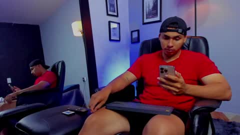 Snapshot of ronnie_crawford chatting on June 13, 2026, 6:39 pm ronnie_crawford online show from June 13, 2026, 6:39 pm