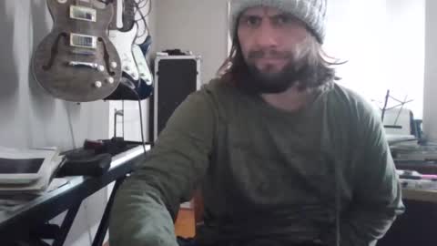 ronniejohnston13 online show from December 16, 2025, 7:08 pm