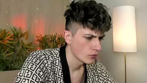 Rony online show from April 22, 2026, 8:10 pm