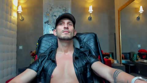 Snapshot of ronythemaster chatting on December 10, 2024, 8:27 pm onlyfans- online show from December 10, 2024, 8:27 pm