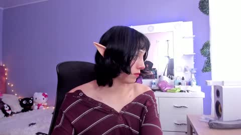 Snapshot of room312_ chatting on December 10, 2024, 7:11 pm Twelve 3 Inst Twelve 312002 Twitter Room312 2002 online show from December 10, 2024, 7:11 pm