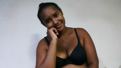 Snapshot of roosesexy chatting on June 3, 2026, 2:19 pm roosesexy online show from June 3, 2026, 2:19 pm