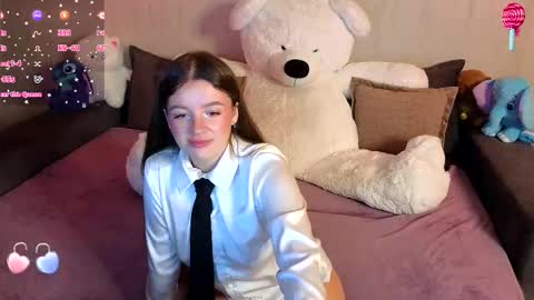 roraline_lov online show from September 19, 2025, 6:08 pm