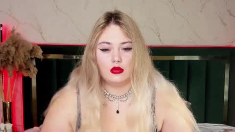 Chloe online show from March 6, 2025, 9:53 pm