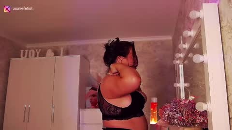 Rosalie online show from December 16, 2025, 1:10 am