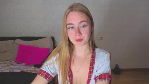 rosalina online show from October 8, 2025, 3:20 pm