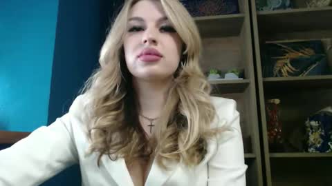 Rosalina online show from May 19, 2026, 11:38 am