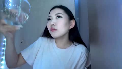 Snapshot of rosalynhandy chatting on February 26, 2026, 12:59 pm Kira online show from February 26, 2026, 12:59 pm