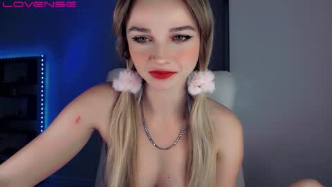 rose__luck online show from December 22, 2025, 5:32 pm