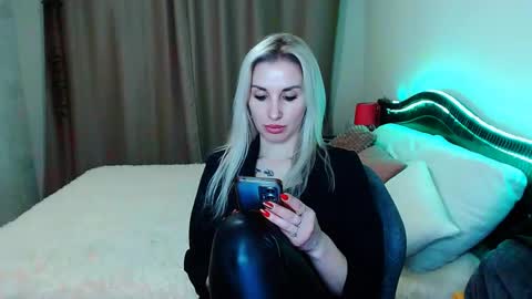 Snapshot of rose__shine chatting on January 7, 2025, 5:42 pm rose shine online show from January 7, 2025, 5:42 pm