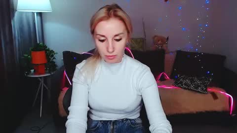 Snapshot of rose__shine chatting on February 22, 2025, 12:19 pm rose shine online show from February 22, 2025, 12:19 pm