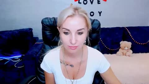 Snapshot of rose__shine chatting on September 8, 2025, 5:23 pm rose shine online show from September 8, 2025, 5:23 pm