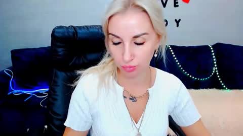 Snapshot of rose__shine chatting on September 19, 2025, 9:22 am rose shine online show from September 19, 2025, 9:22 am