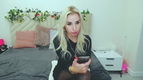 Snapshot of rose__shine chatting on September 25, 2025, 10:08 am rose shine online show from September 25, 2025, 10:08 am