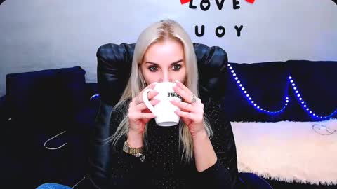 Snapshot of rose__shine chatting on October 10, 2025, 10:25 am rose shine online show from October 10, 2025, 10:25 am