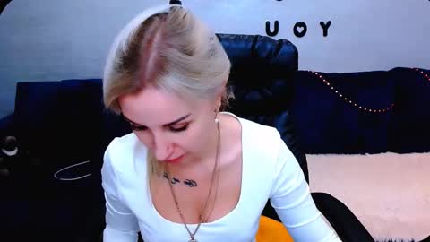 Snapshot of rose__shine chatting on October 19, 2025, 10:27 am rose shine online show from October 19, 2025, 10:27 am