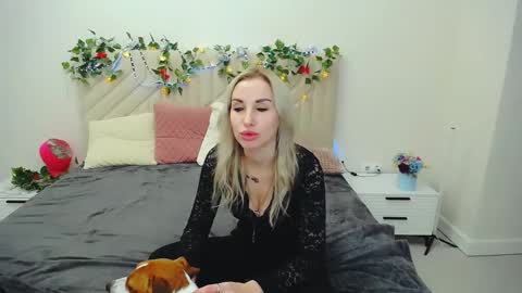 Snapshot of rose__shine chatting on November 10, 2025, 12:15 pm rose shine online show from November 10, 2025, 12:15 pm