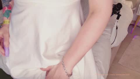 Snapshot of rose_monarch chatting on January 3, 2025, 1:16 am Rose online show from January 3, 2025, 1:16 am