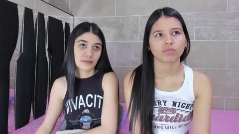 Snapshot of roseandmiah chatting on December 9, 2024, 5:51 am Rose y Miah online show from December 9, 2024, 5:51 am