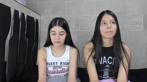 Snapshot of roseandmiah chatting on December 16, 2024, 5:17 am Rose y Miah online show from December 16, 2024, 5:17 am