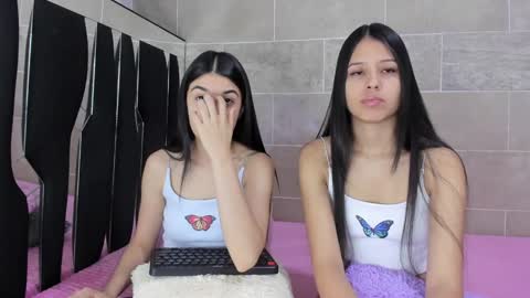 Snapshot of roseandmiah chatting on January 2, 2025, 6:29 am Rose y Miah online show from January 2, 2025, 6:29 am