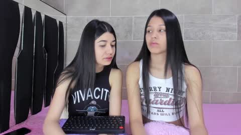 Snapshot of roseandmiah chatting on January 4, 2025, 7:55 am Rose y Miah online show from January 4, 2025, 7:55 am