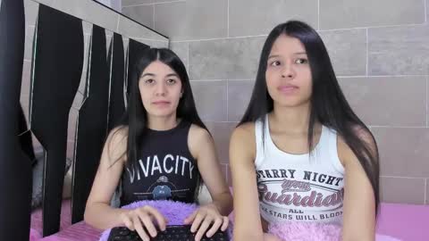 Snapshot of roseandmiah chatting on February 14, 2025, 6:34 am Rose y Miah online show from February 14, 2025, 6:34 am