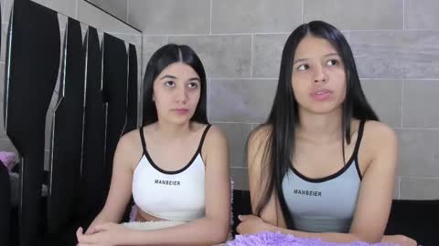 Snapshot of roseandmiah chatting on February 17, 2025, 9:35 am Rose y Miah online show from February 17, 2025, 9:35 am