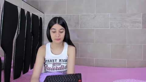 Snapshot of roseandmiah chatting on February 18, 2025, 7:10 am Rose y Miah online show from February 18, 2025, 7:10 am