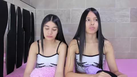 Snapshot of roseandmiah chatting on February 24, 2025, 7:11 am Rose y Miah online show from February 24, 2025, 7:11 am