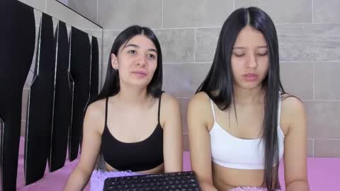 Snapshot of roseandmiah chatting on March 2, 2025, 7:43 am Rose y Miah online show from March 2, 2025, 7:43 am