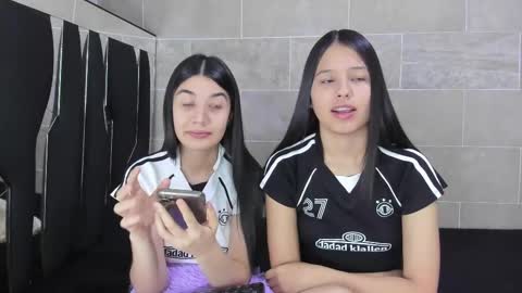 Snapshot of roseandmiah chatting on March 4, 2025, 6:15 am Rose y Miah online show from March 4, 2025, 6:15 am