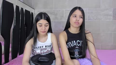 Snapshot of roseandmiah chatting on March 8, 2025, 7:27 am Rose y Miah online show from March 8, 2025, 7:27 am