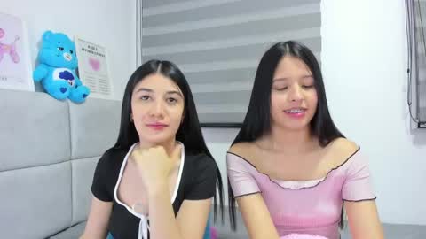 Snapshot of roseandmiah chatting on October 5, 2025, 2:43 am Rose y Miah online show from October 5, 2025, 2:43 am