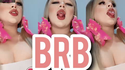 Snapshot of roseanne_park chatting on January 17, 2025, 12:42 am online show from January 17, 2025, 12:42 am