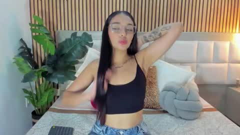 Snapshot of roseaurora chatting on February 3, 2026, 12:32 pm roseaurora online show from February 3, 2026, 12:32 pm