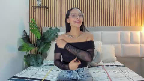 Snapshot of roseaurora chatting on February 12, 2026, 12:44 pm roseaurora online show from February 12, 2026, 12:44 pm