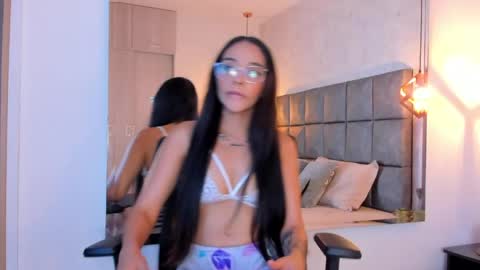 Snapshot of roseaurora chatting on April 14, 2026, 12:11 pm roseaurora online show from April 14, 2026, 12:11 pm